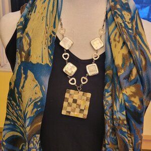 BNWT - Mother of Pearl FAC checkered set